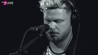 1live session with alt-J