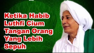 Download lagu Habib Luthfi Langsung Berdiri Dan Cium Tangan Orang Sepuh Ini | Ulama' Tarekat mp3 Download lagu Habib Luthfi Langsung Berdiri Dan Cium Tangan Orang Sepuh Ini | Ulama' Tarekat mp3