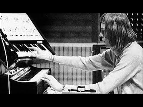 Klaus Schulze, Trailblazing Electronic Composer, Dies at 74