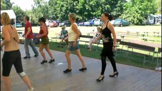 BREAKING UP  -  Line Dance (Walk Through and Dance)