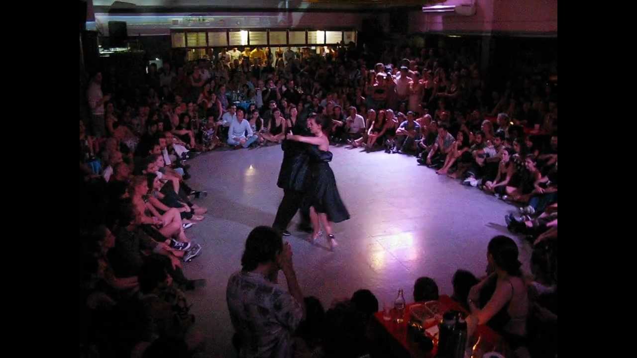 MARIANO "CHICHO" FRÚMBOLI y JUANA SEPÚLVEDA en Viva La Pepa! milonga (4/5)