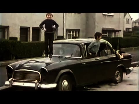 If you hate the british army clap your hands! - Irish children's music (Ballymurphy)