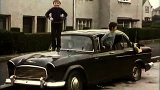 If you hate the british army clap your hands! - Irish children&#39;s music (Ballymurphy)