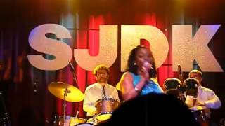 Sharon Jones &amp; The Dap-Kings - &quot;Better Things&quot; [live] - 5/12/2010
