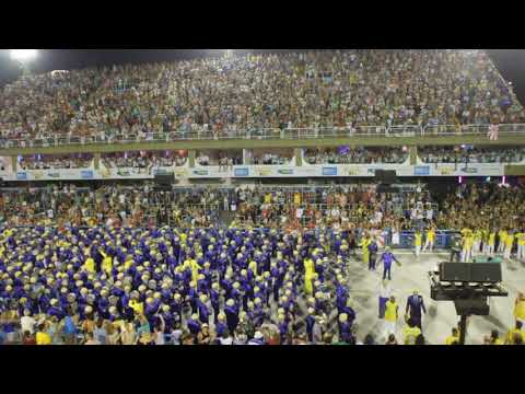 Bateria da Unidos da Tijuca encerrando o desfile - Carnaval 2018