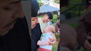 RENATO GARCIA SEGURANDO UM BEBÊ PELA PRIMEIRA VEZ! 😂