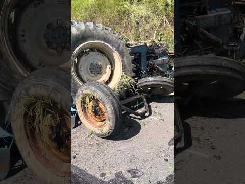 #trator descer morro abaixo e caí na rodovia #cidade Bananal # interior de São Paulo
