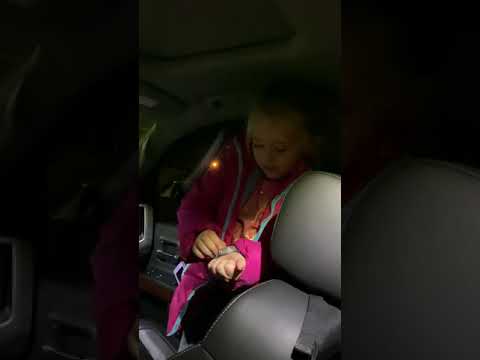 four year old says numbers in cajun french 1-10