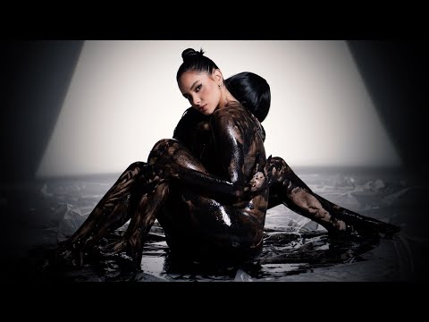 JÚLIA REZENDE - MUNDO AO INVERSO (CLIPE OFICIAL)