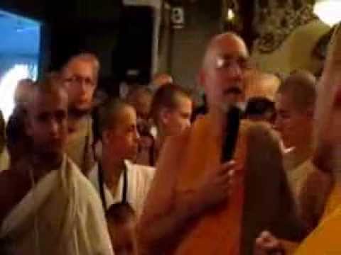 HH Bhakti Vidya Purna Swami morning kirtan