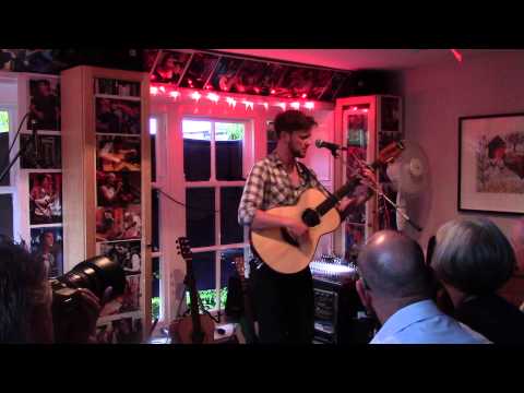 Elliot Morris ~ Somethings got to give ~ House Concerts York ~ 19. 07. 2014