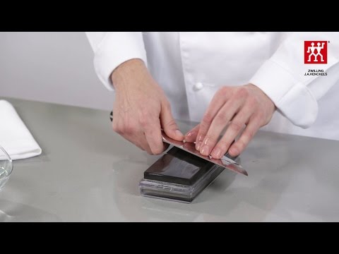 Sharpening knives with a whetstone