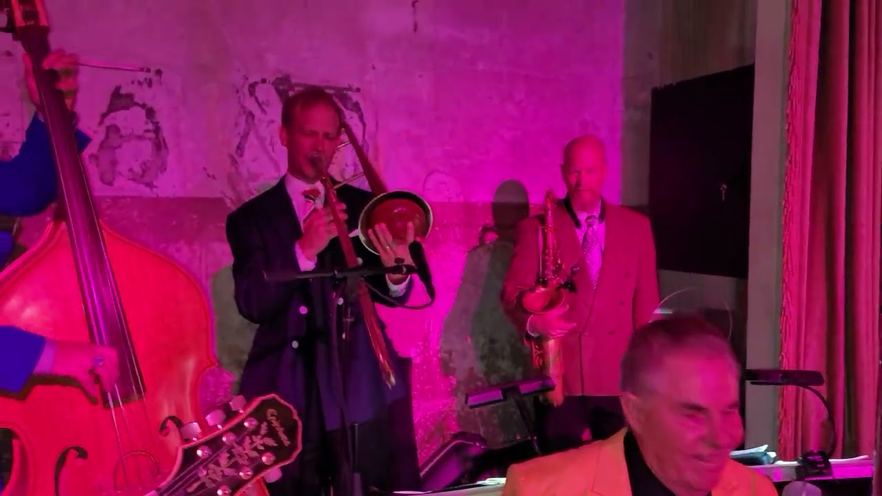 Promotional video thumbnail 2 for Jumpin' Joz Swing & Jazz Band