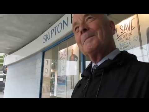 Jehovahs Witnesses on Cart MInistry discuss Hebrews 18 New World Translation