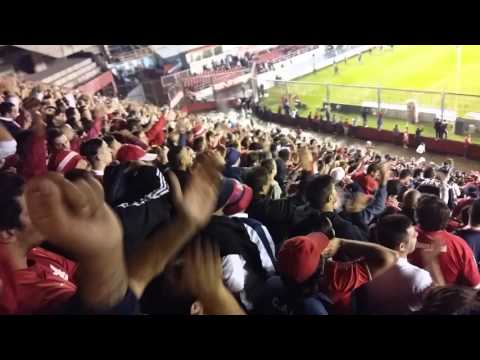 ""Por que la historia lo piden tienen que ir al frente..."" Barra: La Barra del Rojo • Club: Independiente