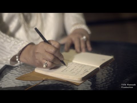 Titik Hamzah - Kekasih Berjantung Baja (Official Music Video)