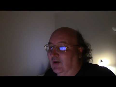 John er klogere end de fleste af hans seere og kan læse engelsk på forskningsniveau