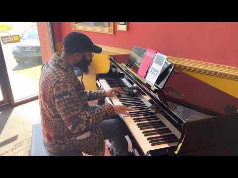 Kenny Banks Jr Playing the Yamaha N1X Hybrid Piano!
