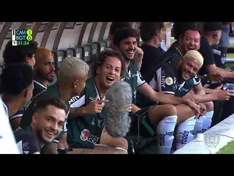 Guga canta Aí credo durante jogo Atlético x Bragantino.