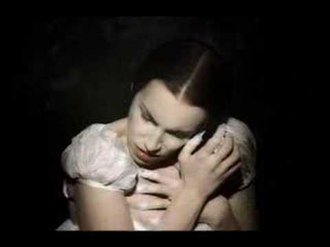 Annie Lennox – Love Song for a Vampire