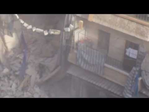 استسلام أحد عناصر النظام بتعد تفجير مبنى كان يتمركز فيه عناصر النظام في عملية نوعية قامت بها عدد من كتائب الجيش الحر في حي المشهد في مدينة حلب