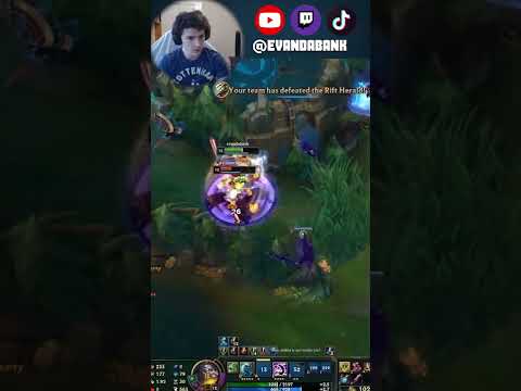 Olaf just Casually Running Everyone Down in the Enemy JG #leagueoflegends #shorts