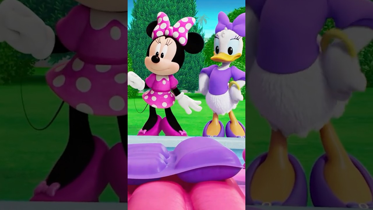 Help Minnie Mouse teach Pedals how to swim! 🥺💧 MinniesBowToonsPetHotel DisneyJr