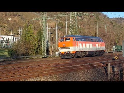 2 Werbe146 2xVectron 110 blau 218 in Orange. Viel gelber Nahverkehr und ICE. 21.02.2023 Plochingen
