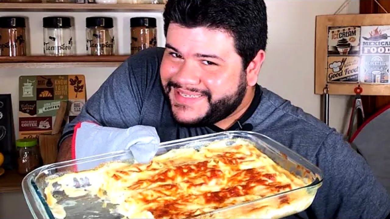 CANELONE AO MOLHO BRANCO.