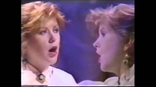 Kirsty MacColl  - Days - Wogan 1989
