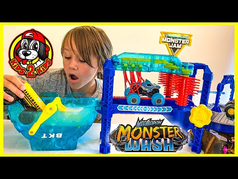 Monster Truck Toys UNBOXING 📦 Monster Jam MEGALODON MONSTER Car WASH (Dirty to Clean Color Changers)