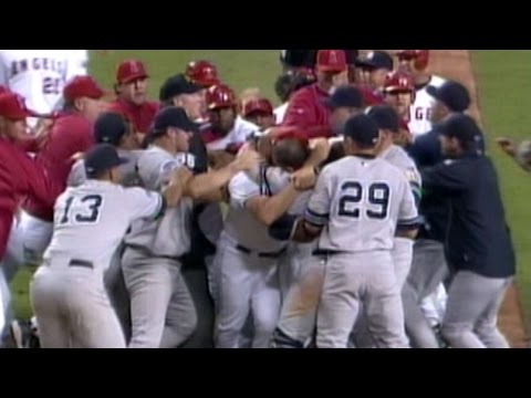 NYY@LAA: Hunter and Pudge get into a shoving match