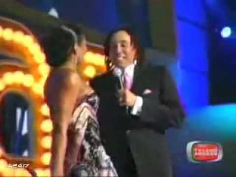 Ashanti & Smokey Robinson - "Ooh Baby Baby" (Live)