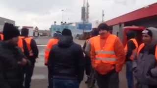 preview picture of video 'Nogara(Vr) - I lavoratori Coca Cola di Adl Cobas salgono sul tetto'