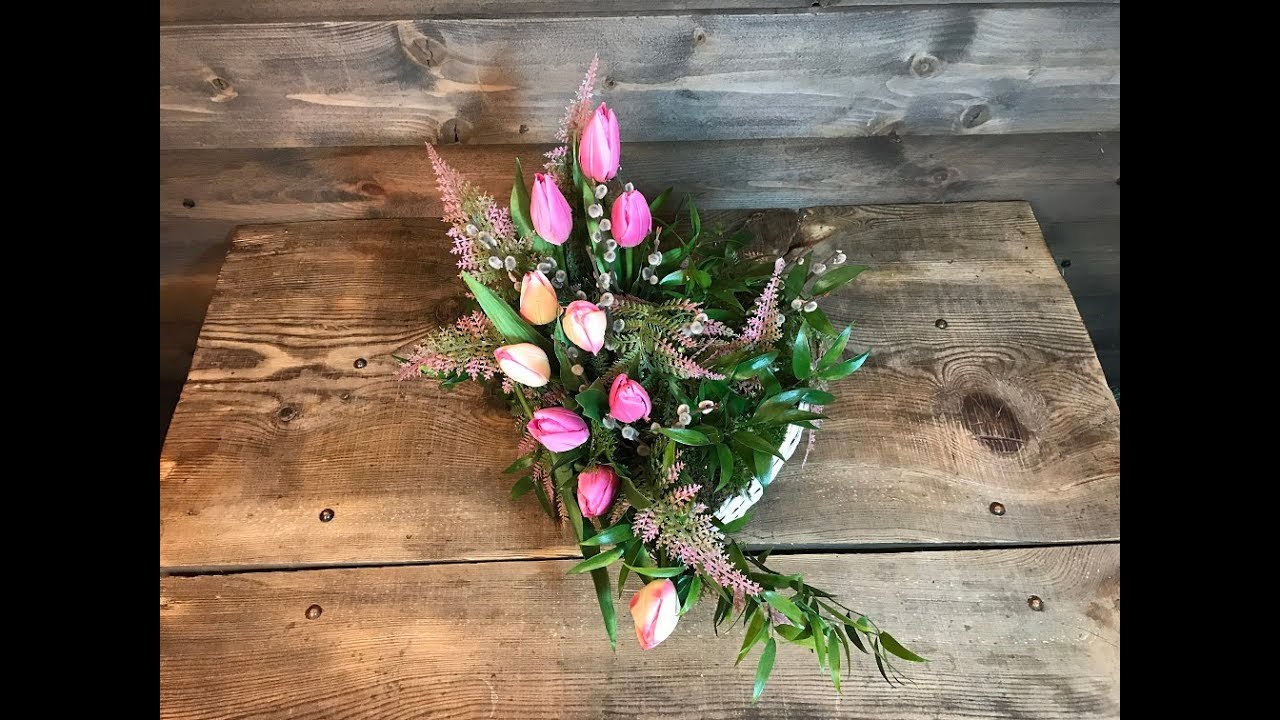 KOMPOZYCJA Z TULIPANÓW NA NAGROBEK