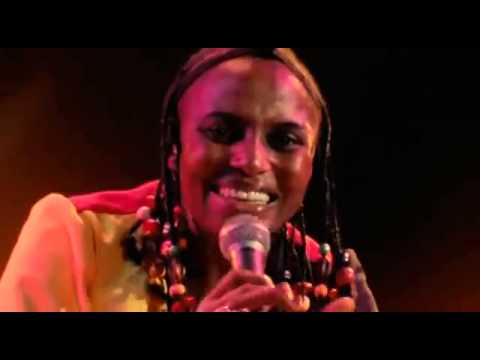 Miriam Makeba - Click Song (Qongqothwane) (Live)