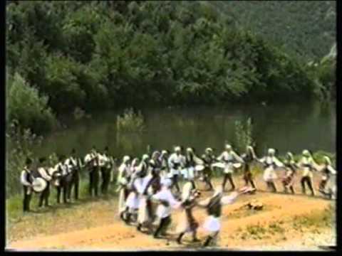 Folkloren Ansambl "KITKA" Istibanja so belenje platno, na levo-oro, cigancica