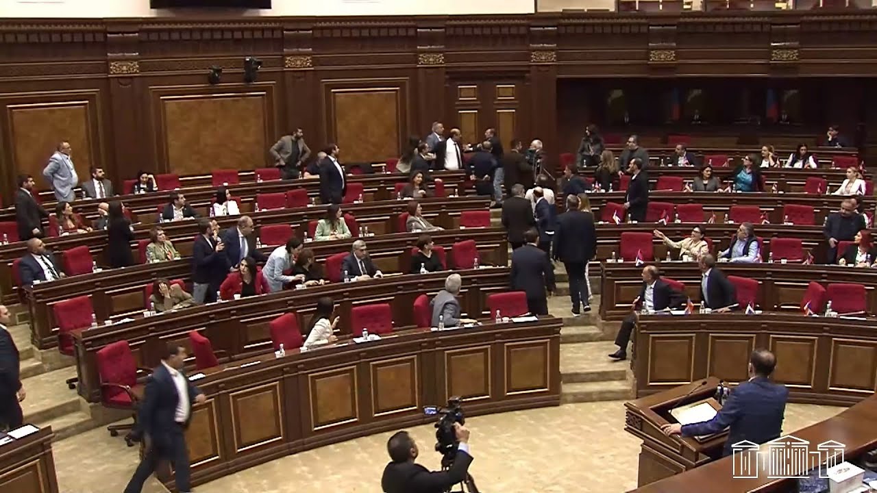 Նոր սկանդալ՝ ԱԺ-ում. պատգամավորները «տալիս են իրար»