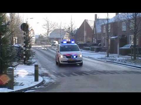 Politie Touran komt TP bij ongeval op ijs te Dokkum