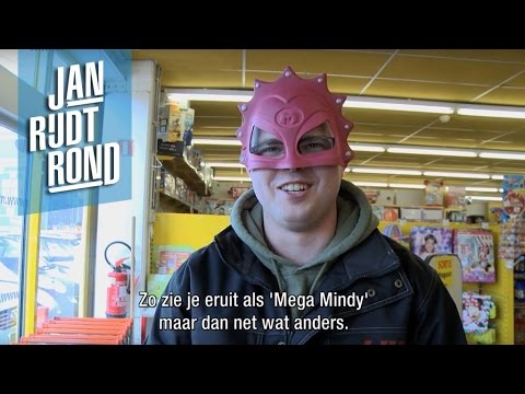 Jan rijdt rond - Carbage run #2 Brabo's in een Mega Mindy pak