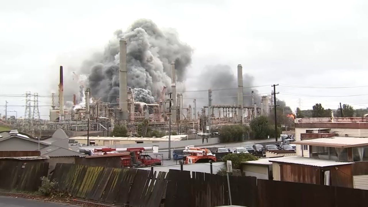 UKRAINE TARGETS RUSSIAN ENERGY HEART — SARATOV REFINERY BURNS AFTER DRONE ATTACK || 2025