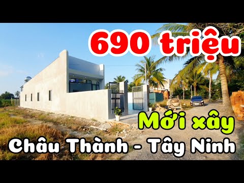 Bán nhà 5x36 mới xây 690 triệu ở Châu Thành Tây Ninh sân để ô tô và sân vườn trồng rau sau nhà