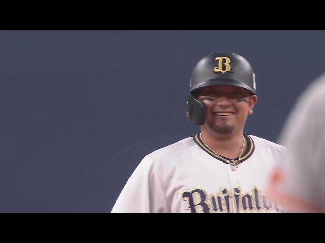 【3回裏】バファローズ・森友哉 センターの頭上を超す2点タイムリー2ベースヒットで先制!! 2023年6月6日 オリックス・バファローズ 対 読売ジャイアンツ