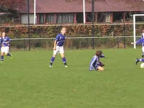 VoetbalSTERschool SC Woezik D5M uit tegen Blauw-Wit D4 5-11-2011