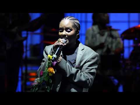 Ariel Wayz - Made for you 'Live Performance'