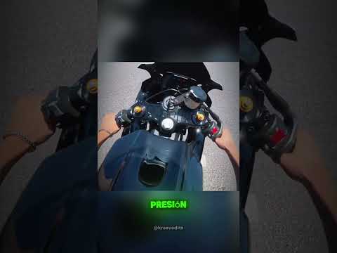 Motociclista desesperado huyendo de la policía #shorts