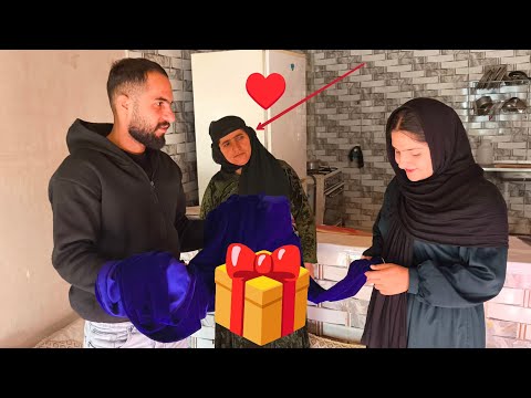 The young man's secret love for a homeless girl who shocked the world♥️🎁