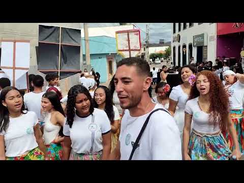 CIMAR ENSINANDO A JUVENTUDE DE MINAS NOVAS, MINAS GERAIS, BRASIL, OS CANTOS E DANÇAS TRADICIONAIS