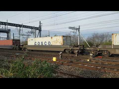 66587 passes near Swindon on the Wentloog to Felixstowe container train, 29th November 2021