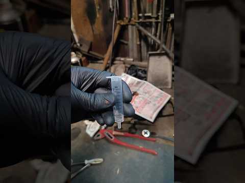Зачем при сборке двигателя нужен медицинский шприц?
